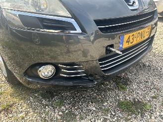 Peugeot 5008 1.6 HDiF Blue Lease 7p picture 37