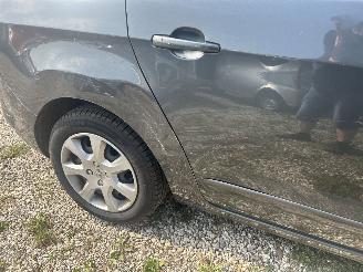 Peugeot 5008 1.6 HDiF Blue Lease 7p picture 32