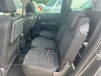 Peugeot 5008 1.6 HDiF Blue Lease 7p picture 14