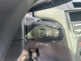 Peugeot 5008 1.6 HDiF Blue Lease 7p picture 11