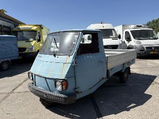 krockskadad bil brommobiel Piaggio  VESPA APECAR P2 VOOR DECORATIE 1979/1