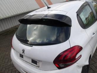 Peugeot 208  picture 21