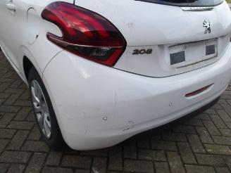 Peugeot 208  picture 16