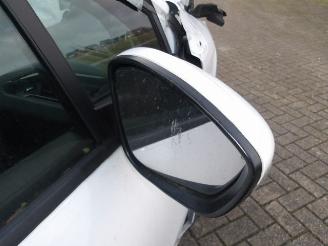 Peugeot 208  picture 11