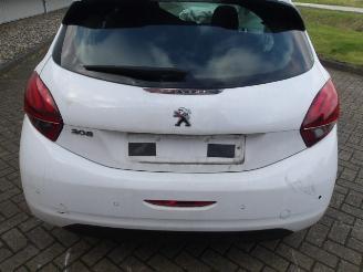 Peugeot 208  picture 18