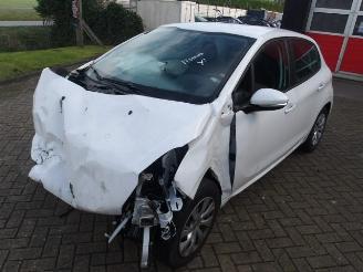 Peugeot 208  picture 7