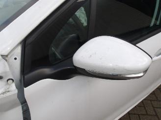 Peugeot 208  picture 30