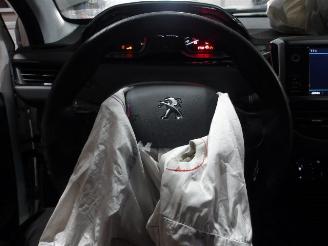 Peugeot 208  picture 41