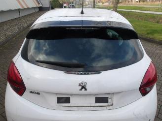 Peugeot 208  picture 22