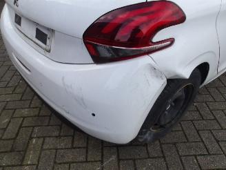 Peugeot 208  picture 19