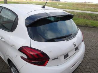 Peugeot 208  picture 23