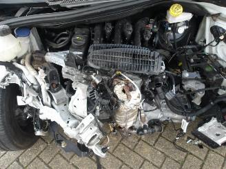 Peugeot 208  picture 9