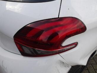 Peugeot 208  picture 14