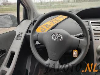 Toyota Yaris Yaris II (P9), Hatchback, 2005 / 2014 1.3 16V VVT-i picture 10