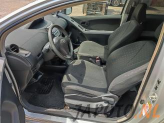 Toyota Yaris Yaris II (P9), Hatchback, 2005 / 2014 1.3 16V VVT-i picture 10