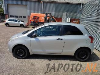 Toyota Yaris Yaris II (P9), Hatchback, 2005 / 2014 1.3 16V VVT-i picture 2