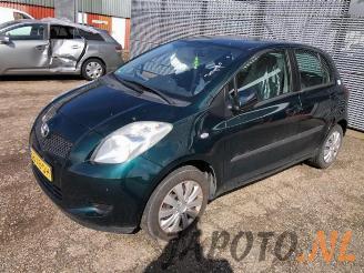 Vrakbiler auto Toyota Yaris Yaris II (P9), Hatchback, 2005 / 2014 1.3 16V VVT-i 2007/3