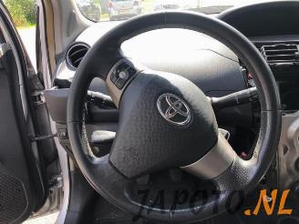 Toyota Yaris Yaris II (P9), Hatchback, 2005 / 2014 1.33 16V Dual VVT-I picture 15