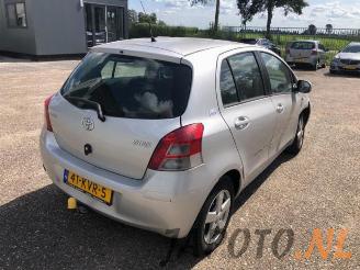 Toyota Yaris Yaris II (P9), Hatchback, 2005 / 2014 1.33 16V Dual VVT-I picture 5