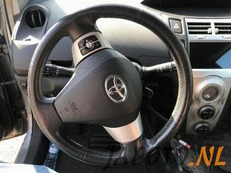 Toyota Yaris Yaris II (P9), Hatchback, 2005 / 2014 1.3 16V VVT-i picture 14