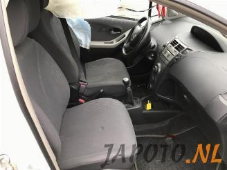 Toyota Yaris Yaris II (P9), Hatchback, 2005 / 2014 1.33 16V Dual VVT-I picture 9