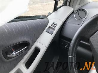 Toyota Yaris Yaris II (P9), Hatchback, 2005 / 2014 1.33 16V Dual VVT-I picture 10