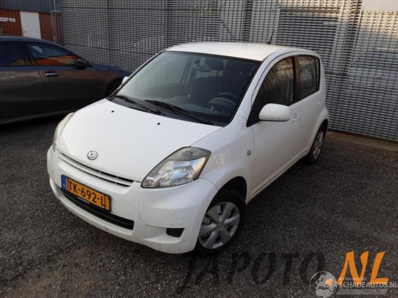 Daihatsu Sirion Sirion 2 (M3), Hatchback, 2005 1.0 12V DVVT