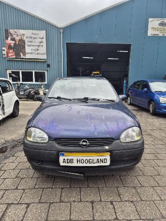 Coche siniestrado Opel Corsa B (73/78/79) Hatchback 1.2i City,Swing (C12NZ(Euro 1; Euro 2)) [33kW] 5-BAK 1998/1