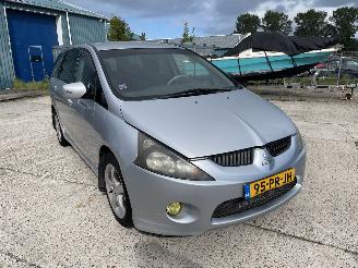 Mitsubishi Grandis (NA) MPV 2.4 16V MIVEC (4G69) picture 2