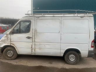 Mercedes Sprinter Sprinter 2t (901/902) Van 208 CDI 16V (OM611.987) [60kW] picture 3