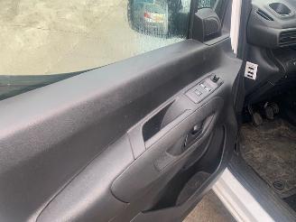 Toyota Proace ProAce City Van 1.5 D-4D 75 (DV5RE) [55kW] picture 8