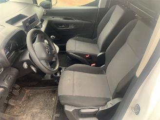 Toyota Proace ProAce City Van 1.5 D-4D 75 (DV5RE) [55kW] picture 9