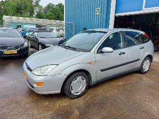 Unfallwagen Ford Focus Focus 1 Hatchback 1.6 16V (FYDA) 2001/8