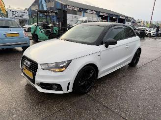 Schadeauto Audi A1 1.2 TFSI 63KW Navi Leer Clima Admired NAP 2014/12