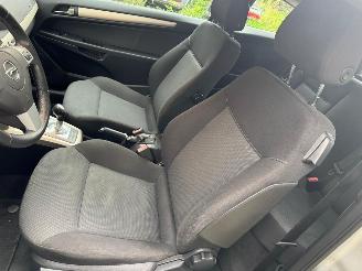 Opel Astra GTC picture 20