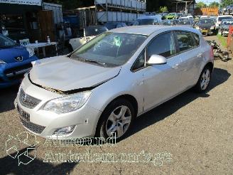 Vrakbiler auto Opel Astra Astra J (PC6/PD6/PE6/PF6) Hatchback 5-drs 1.4 Turbo 16V (A14NET(Euro 5=
)) [88kW]  (10-2010/10-2015) 2010/4