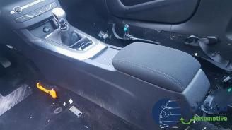 Peugeot 308 308 (L3/L8/LB/LH/LP), Hatchback 5-drs, 2013 / 2021 1.6 BlueHDi 120 picture 18