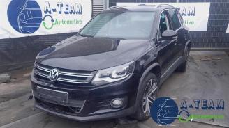 Salvage car Volkswagen Tiguan Tiguan (5N1/2), SUV, 2007 / 2018 2.0 TSI 16V 4Motion 2011/9