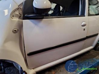 Peugeot 107 107, Hatchback, 2005 / 2014 1.0 12V picture 3