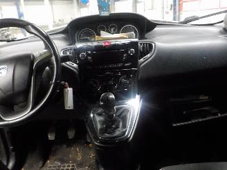 Lancia Ypsilon Ypsilon (312) Hatchback 0.9 TwinAir 80 (312.A.5000) [59kW]  (12-2013/.=
=2E.) picture 5