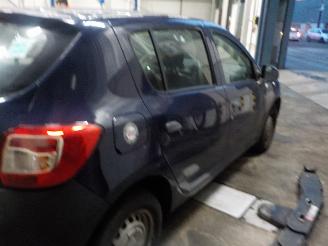 Dacia Sandero Sandero II (5S) Hatchback 1.2 16V (D4F-F732) [54kW]  (05-2015/...) picture 3