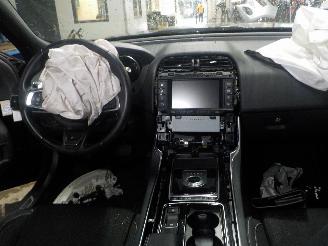 Jaguar XE XE Sedan 2.0 D E-Performance 16V (204DTD(AJ20D4)) [120kW]  (03-2015/..=
=2E) picture 5