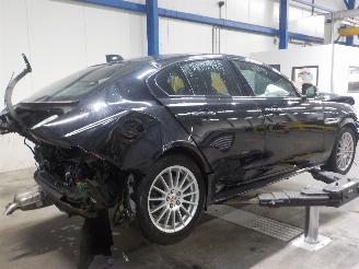 Jaguar XE XE Sedan 2.0 D E-Performance 16V (204DTD(AJ20D4)) [120kW]  (03-2015/..=
=2E) picture 3