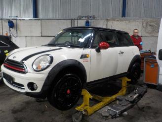 Mini Mini Mini (R56) Hatchback 1.6 16V Cooper (N12-B16A) [88kW]  (10-2006/02-201=
2) picture 1