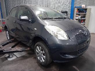 Toyota Yaris Yaris II (P9) Hatchback 1.3 16V VVT-i (2SZFE) [64kW]  (08-2005/11-2010=
) picture 2