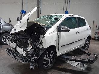 Auto da rottamare Peugeot 108 108 Hatchback 1.0 12V (1KRFE(CFB)) [51kW]  (05-2014/...) 2014