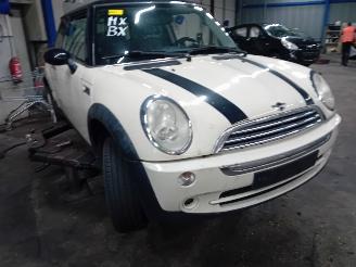 Mini Mini Mini One/Cooper (R50) Hatchback 1.6 16V Cooper (W10-B16A) [85kW]  (06-=
2001/09-2006) picture 2