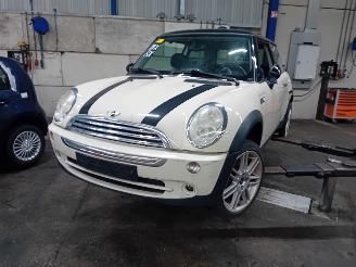 Uttjänta bilar auto Mini Mini Mini One/Cooper (R50) Hatchback 1.6 16V Cooper (W10-B16A) [85kW]  (06-=
2001/09-2006) 2005/0