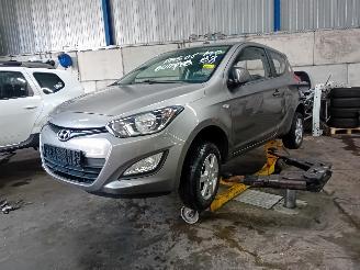 Vrakbiler auto Hyundai I-20 i20 Hatchback 1.2i 16V (G4LA) [63kW]  (03-2012/12-2015) 2012