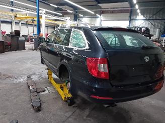 Skoda Superb Superb Combi (3TAC/TAF) Combi 2.0 TDI 16V (CFFB) [103kW]  (10-2009/05-=
2015) picture 4